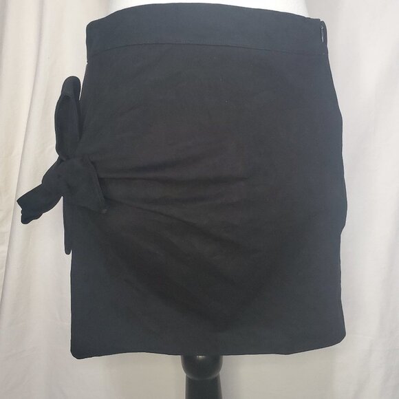 Pre-Loved Black TRF Collection Zipper Skirt Girls Youth Size Medium - Picture 1 of 8